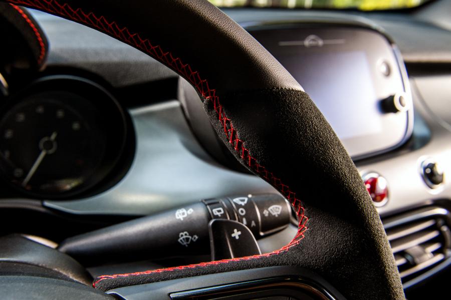 Детали интерьера Fiat 500X Sport (334) 2019 года  (фото 69 из 79)